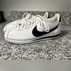 Nike Cortez. New w/o tags. White and black. Size 8.